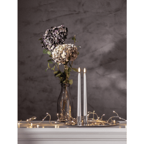 LED Antikljus Flamme Metal 28cm Silver från Star Trading - 2-pack antikljus i plast med en silverskimrande&nbsp;yta och en h&ouml;jd p&aring; 28 cm.