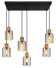 Aleidis 67cm Rökfärgad från Globo Lighting - Sex dekorativa glaskupor med tr&auml;detaljer h&auml;nger fr&aring;n en mattsvart metallstomme, vilket skapar en harmonisk balans mellan modern och rustik estetik.