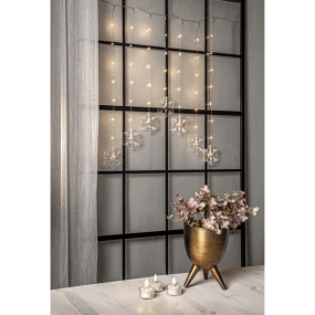 Ljusgardin Dew Drop Snowflake Silver från Star Trading - Gardin f&ouml;r inomhusdekoration, batteridriven med 3 st AA batterier, med timerfunktion, 6 h p&aring;, 18 h av, repeterande.