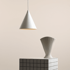 Form Ø24 Vit från Artera - Placera den &ouml;ver matbordet, i k&ouml;ket eller i vardagsrummet f&ouml;r att skapa ett rent och elegant uttryck med ett behagligt ned&aring;triktat ljus.