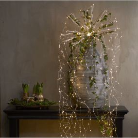 Ljusgardin Dew Drop 3m Silver från Star Trading - H&auml;ftig ljusslinga med 600 LED dew drops f&ouml;rdelade p&aring; 20 str&auml;ngar.