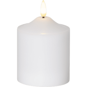 LED Blockljus Flamme Vit från Star Trading - Batteridrivet blockljus i Flamme serien, den har en naturtrogen l&aring;ga som lyser upp med varmvitt sken.