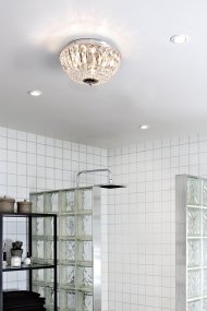 Estelle Ø30 Krom badrumslampa från Markslöjd - Estelle kristallplafond &auml;r en elegant takplafond som f&ouml;rvandlar ditt badrum till en lyxig oas.