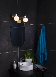 Messina 35cm Krom badrumslampa från Aneta Lighting - Messina v&auml;gglampa i krom med 2 opalvita r&auml;fflade glassk&auml;rmar.