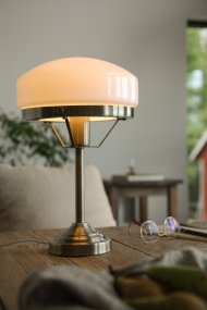 Aurelia 40cm Antikmässing från Markslöjd - Aurelia passar lika fint p&aring; skrivbordet som p&aring; sidobordet och blir en dekorativ detalj i b&aring;de klassiska och moderna milj&ouml;er.