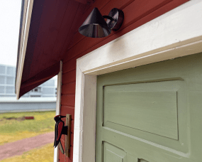 Tratt Micro IP23 Mörkoxiderad koppar utelampa från Westal - Tratt Micro &auml;r en vidareutveckling av armaturen Tratt som nu omarbetats av Westal i en modern tappning.