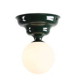 Wave Ø17 Mörkgrön från Artera - Den har ett m&ouml;rkgr&ouml;nt f&auml;ste med en mjukt v&aring;gig design och en rund vit glaskupa som sprider ett behagligt och j&auml;mnt ljus i rummet.