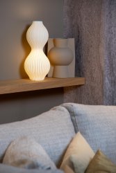 Momoro 40cm Vit bordslampa från Lucide - Momoro ger en modern twist p&aring; en klassisk grekisk vas, den kommer tillf&ouml;ra en stilfull touch till ditt hem.