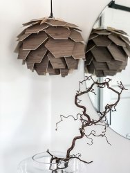 Carpatica Ø40 Brunbets taklampa från Aneta Lighting - Takkoppen &auml;r i vit plast f&ouml;r krokupph&auml;ng och med kopplingsplint.