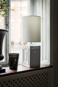 Stucco 48cm Mattvit från Hallbergs - Stucco &auml;r en modern lampfot med stilren design.