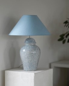 Ming 50cm Ljusblå från Hallbergs - Ming passar fint p&aring; exempelvis en byr&aring;, ett sidobord eller i ett st&ouml;rre f&ouml;nster och blir en dekorativ detalj i rummet.
