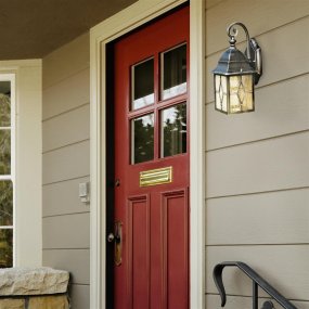 Genoa Silver utelampa från Searchlight - Ge din uteplats, entr&eacute; eller fasad en rustik touch med Genoa v&auml;gglykta &ndash; en lampa full av charm och karakt&auml;r.