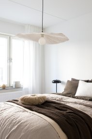 Tropez Ø82 Vit taklampa från Globen Lighting - Lampan har en 120 cm l&aring;ng tvistad textilkabel och takkopp, kronkoppling f&ouml;r takanslutning ing&aring;r ej.