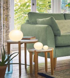 Globus 10cm Opal bordslampa från Aneta Lighting - Globus bordslampa i opaltvitt glas med ljusk&auml;lla inuti glasbollen som ger ett dekorativt och bekv&auml;mt ljus.