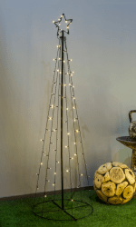 Julgran i metall Svart från Pixie Design - Denna julgran i metall med stj&auml;rna och integrerad LED-belysning &auml;r en stilfull och modern tolkning av den klassiska julgranen.