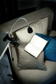 Stella Svart klämlampa från Airam - Med Stella kan du ers&auml;tta en bords- eller v&auml;gglampa b&aring;de permanent eller tillf&auml;lligt.