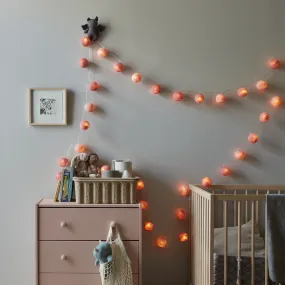 Irislights French rose 20 bollar Rosa från Irislights - Irislights French rose kommer sprida ljus och ge en varm k&auml;nsla runt om oavsett i vilket rum du &auml;n v&auml;ljer att h&auml;nga upp den i.