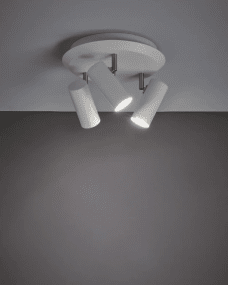 Barcelona 3 Vit spotlight från Markslöjd - Varje spotlight &auml;r riktningsbar s&aring; att du kan v&auml;lja vad du vill lysa upp i ditt hem.