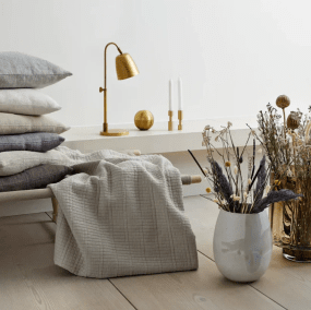 Lumi 43cm Rå mässing skrivbordslampa från H. Skjalm P - Lumi bordlampa i r&aring;m&auml;ssing fr&aring;n H.