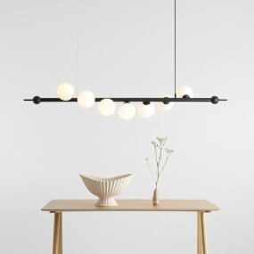Wave 168cm Svart taklampa från Artera - Eleganta och estetiska Wave Black pendellampa har 7 mj&ouml;lkvita glaskupor som elegant omfamnar st&auml;llningen och skapar en v&aring;gliknande ljuseffekt.