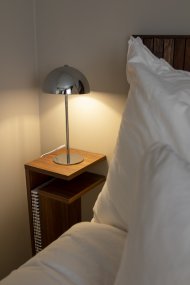 Icon 36cm Krom bordslampa från Globen Lighting - Icon &auml;r en n&auml;tt och l&auml;ttplacerad bordslampa.
