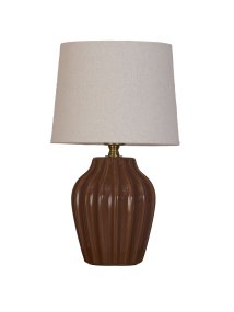 Lyon 32cm Brun bordslampa från PR Home - Med sin stilrena och inbjudande design passar Lyon lika fint p&aring; ett sidobord, nattduksbord eller i ett f&ouml;nster, d&auml;r den blir ett dekorativt och st&auml;mningsfullt inslag i b&aring;de klassiska och moderna hem.