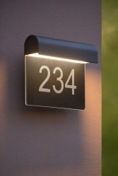 Thesi Led Svart utelampa från Lucide - Med Thesi f&aring;r din adress en ny betydelse, och denna v&auml;gglampa b&auml;r sitt uppdrag med stolthet.
