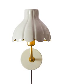 Wells 35cm Beige läslampa från PR Home - Wells &auml;r en dekorativ v&auml;gglampa i metall med ett mjukt och romantiskt uttryck.