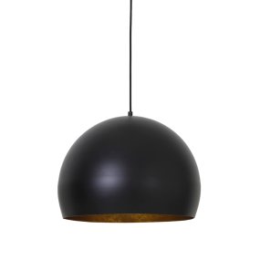 Jaicey Ø45 Svart taklampa från Light & Living - Jaicey &auml;r en elegant takpendel med en rund mattsvart kupa och en guldig insida, vilket ger ett behagligt och bl&auml;ndfritt ljus ned&aring;t.