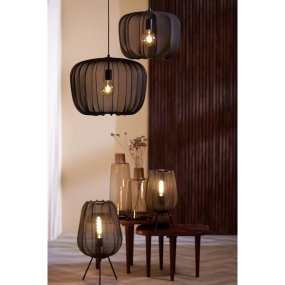 Plumeria Ø40 Svart taklampa från Light & Living - Den dekorativa sk&auml;rmen med meshtyg skapar en vacker ljusspridning i rummet n&auml;r lampan &auml;r t&auml;nd.