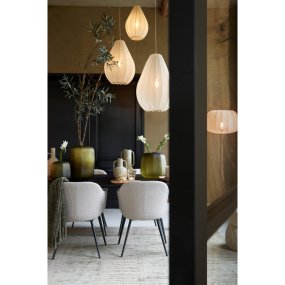 Itela Ø50 Sand taklampa från Light & Living - Itela &auml;r en stilfull takpendel i sandf&auml;rgad ton, d&auml;r den unika sk&auml;rmen i meshtyg skapar ett mjukt och behagligt ljus.