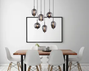 Blacky 80cm Svart från Globo Lighting - Lampan är tillverkad av svart metall och består av sex rökfärgade glasglober i olika former, var och en upphängda i svarta kablar från taket.