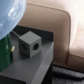 Square 1 with 30W Dual USBC & Magnetic base, 3m Grön från Avolt - Grenuttag fr&aring;n Avolt med en stilren design med en l&aring;ng sladd i PVC, en kub i &aring;tervunnen plast och en magnetplatta i botten f&ouml;r att kunna h&auml;ngas upp p&aring; v&auml;ggen.