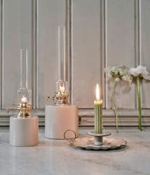 Fotogenlampa Rak Stor Beige från Strömshaga - Passar med veke artikelnummer 116210 och br&auml;nnarer&ouml;r med artikelnummer 121810G.