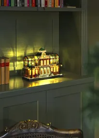 Mekanisk juldekoration tågstation 25cm Flerfärgad från Konstsmide - St&auml;mningsfull t&aring;gstation med r&ouml;rliga figurer, 15 varmvita LED-ljus och inbyggd julmusik som skapar liv i din julby.