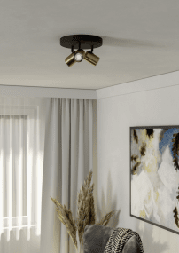 Consuma 3 Guld spotlight från Eglo - De tre r&ouml;rliga spotlightsen g&ouml;r det enkelt att rikta ljuset dit du beh&ouml;ver det, vilket ger b&aring;de funktion och flexibilitet.