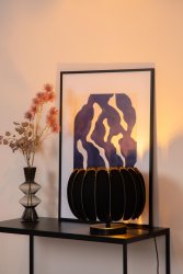 Spencer 20cm Svart bordslampa från Lucide - Om du gillar retroestetik, mysiga milj&ouml;er och stunder av lugn, s&aring; &auml;r Spencer det perfekta valet f&ouml;r att omedelbart skapa r&auml;tt atmosf&auml;r i ditt hem.
