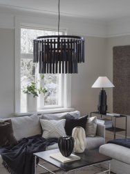Marlow Ø45 Svart från PR Home - Takkrona Marlow, modern takkrona i svart metall med h&auml;ngande stavar av metall i 2 lager.
