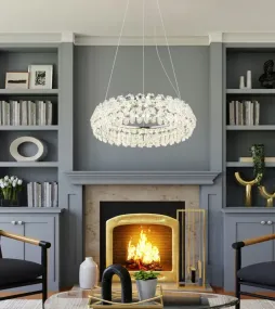 Diann Ø60 Krom taklampa från Globo Lighting - Med en diameter p&aring; 60 cm och en imponerande ljusstyrka p&aring; 4460 lumen ger den en kraftfull och j&auml;mn belysning.