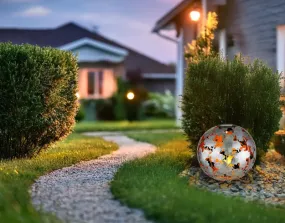 Earth Silver solcellslampa från Globo Lighting - Laddas av solen under dagen och t&auml;nds automatiskt i skymningen.