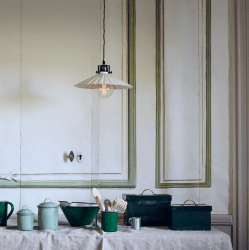 Anita Ø30 Vit från Strömshaga - Lampan har en svart textilsladd som &auml;r ca 150 centimeter.