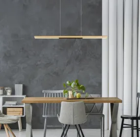 Cody 120cm Guld taklampa från Globo Lighting - Lampan &auml;r tillverkad av aluminium i en mattguld finish som ger ett elegant och tidl&ouml;st uttryck som smidigt sm&auml;lter in i olika inredningsstilar, perfekt f&ouml;r stora matbord eller k&ouml;ks&ouml;ar.