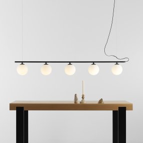 Beryl 140cm Svart från Artera - Perfekt f&ouml;r att skapa en varm och inbjudande atmosf&auml;r i matsalen eller k&ouml;ket, samtidigt som den fungerar som ett stilrent designelement.