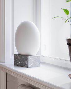 Glori 35cm Vit bordslampa från By Rydéns - Glori &auml;r en praktfull sk&ouml;nhet med kombinationen marmor och glas.