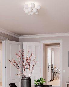 Gross Ø30 Vit plafond från By Rydéns - Gross plafond &auml;r en dekorativ taklampa som best&aring;r av 12 skira glaskulor, vardera med en diameter p&aring; 8 cm.