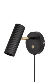 Hubble Svart läslampa från Globen Lighting - Hubble &auml;r en modern v&auml;gglampa med tubformad enkel r&auml;fflad sk&auml;rm i metall.