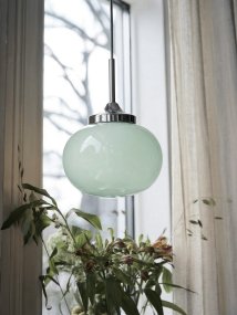 Elsy Ø18 Grön från PR Home - Serien finns i flera utf&ouml;randen, vilket g&ouml;r det enkelt att skapa en enhetlig och harmonisk belysning i hela hemmet.