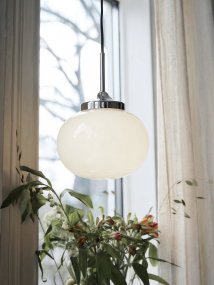 Elsy Ø18 Vit från PR Home - Serien finns i flera utf&ouml;randen, vilket g&ouml;r det enkelt att skapa en enhetlig och harmonisk belysning i hela hemmet.
