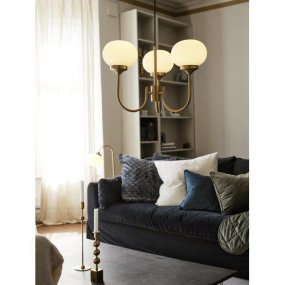 Elsy Ø60 Mässing taklampa från PR Home - Gjord av metall med finish i m&auml;ssing och kr&auml;mf&auml;rgade glaskupor.