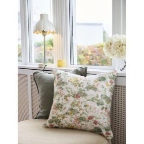 Wera 47cm Offwhite bordslampa från PR Home - Med sina mjuka former och pastellf&auml;rger blir Wera en vacker inredningsdetalj i ditt hem.